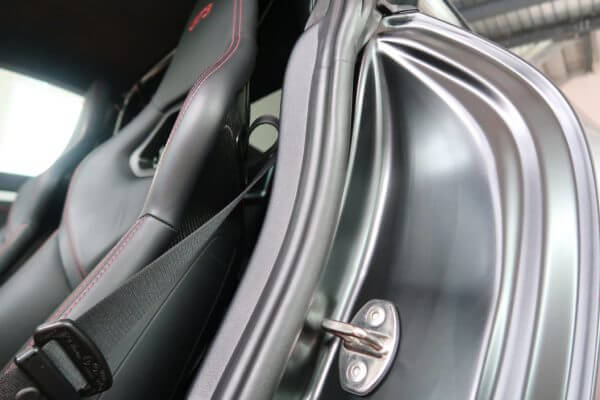 Intérieur de voiture avec ceinture de sécurité