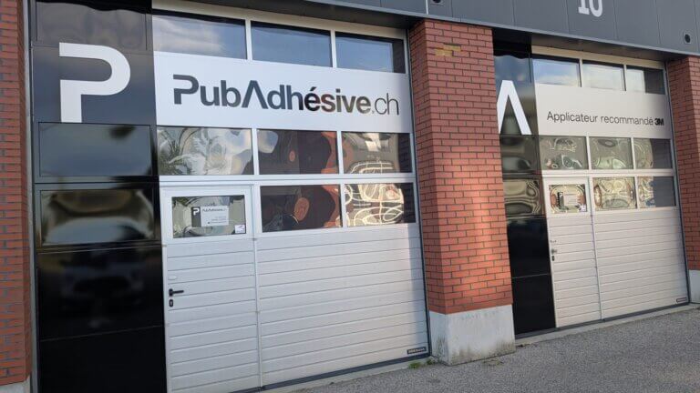 Façade entreprise PubAdhésive et Applicateur 3M.
