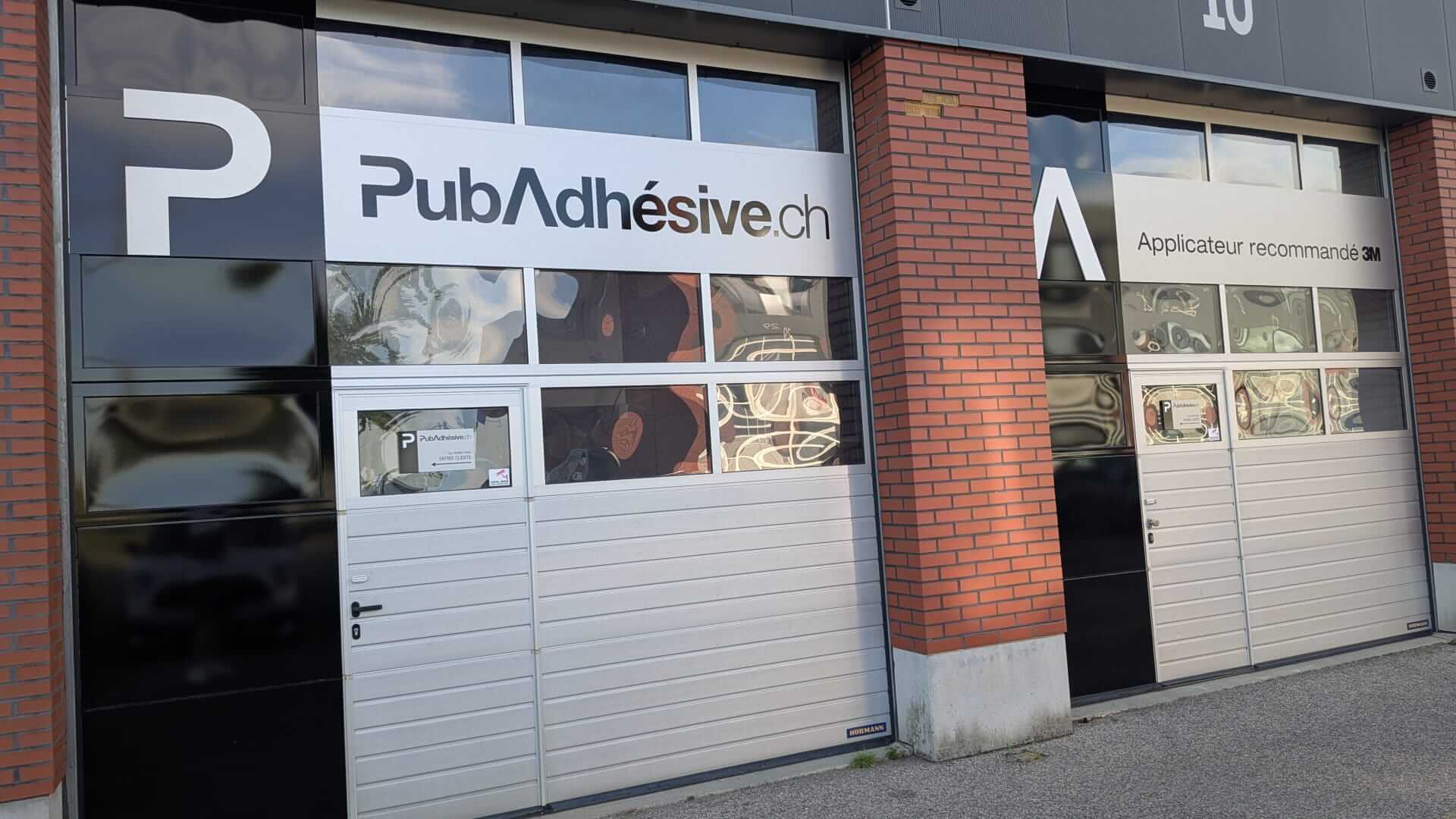 Façade entreprise PubAdhésive et Applicateur 3M.