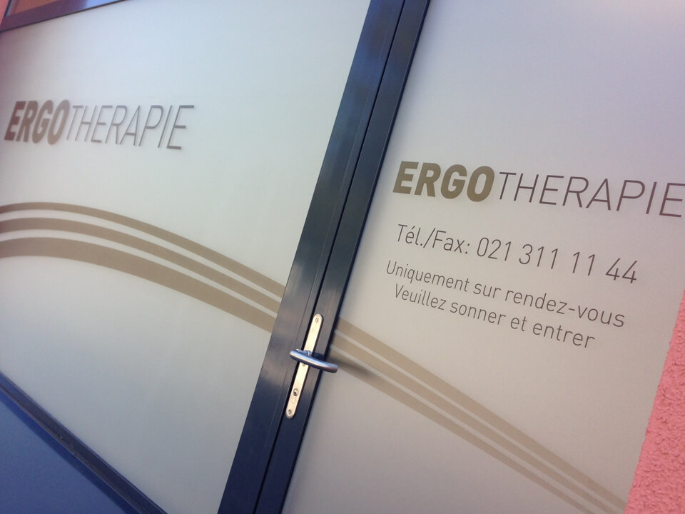 Porte d'entrée du cabinet d'ergothérapie.