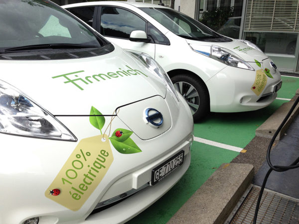 Voitures électriques Firmenich stationnées.