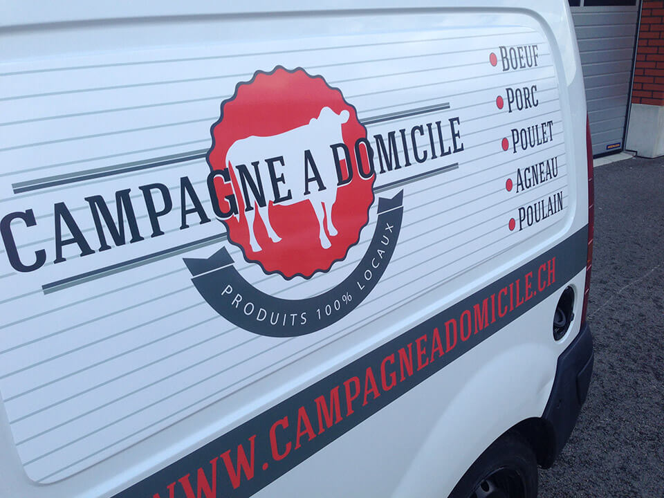 Camionnette de livraison produits locaux.