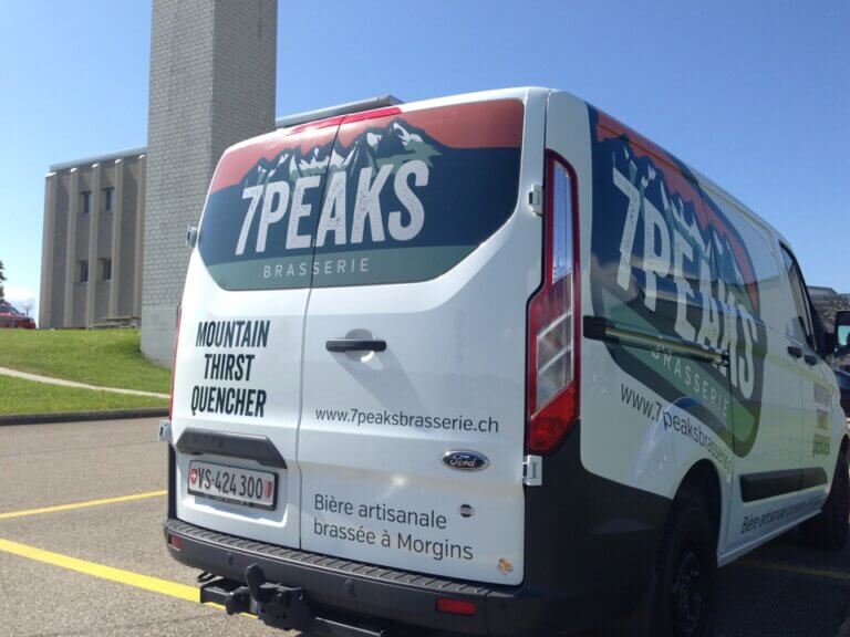 Camionnette de la brasserie 7 Peaks.