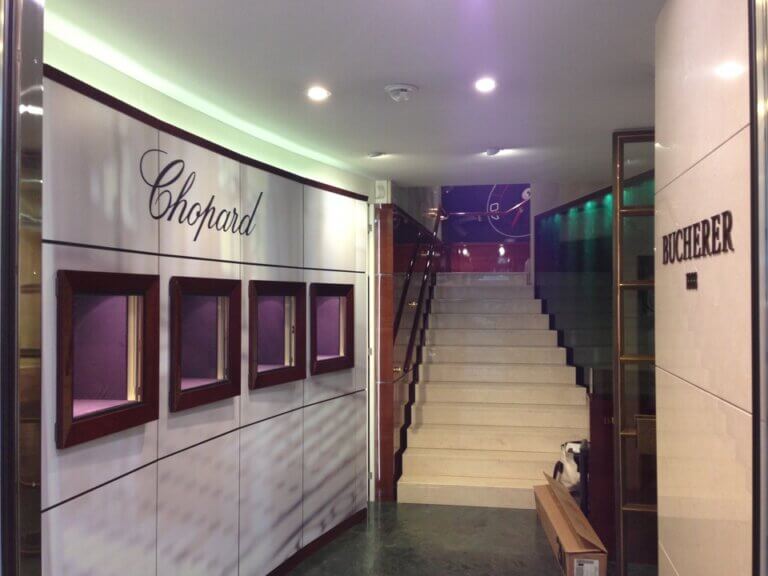Boutique de montres Chopard et Bucherer.
