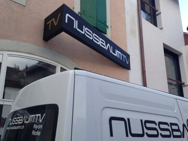 Enseigne et véhicule de Nussbaum TV.