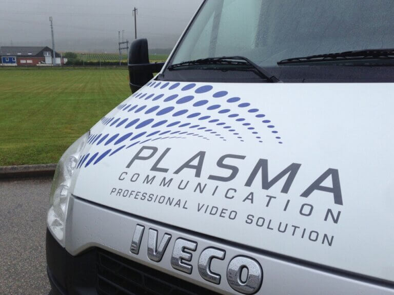 Logo Plasma Communication sur un véhicule Iveco