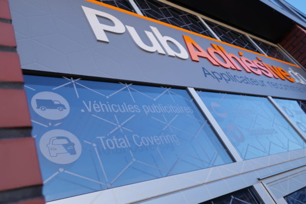 Enseigne publicitaire PubAdhésive
