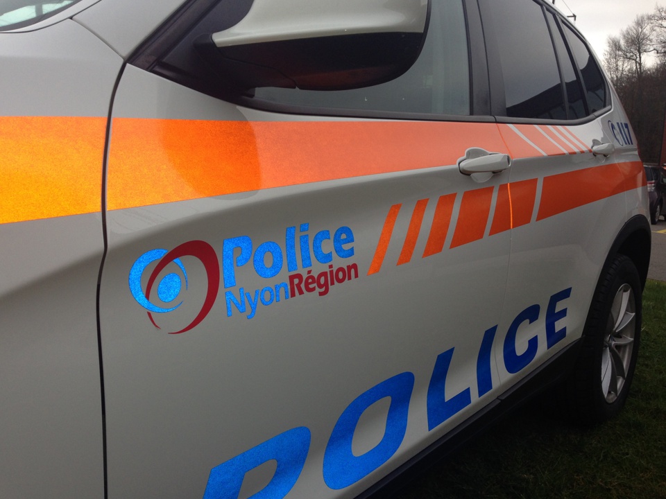 Police de Nyon – Pub Adhésive Police de Nyon - PubAdhésive